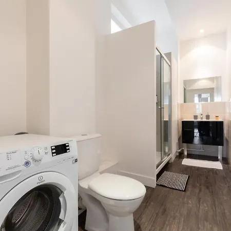 Vieux - Large Modern And Functional *