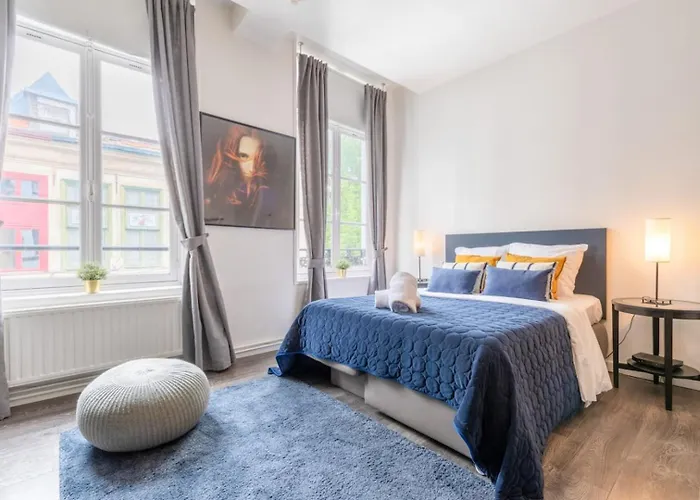 Vieux - Large Modern And Functional