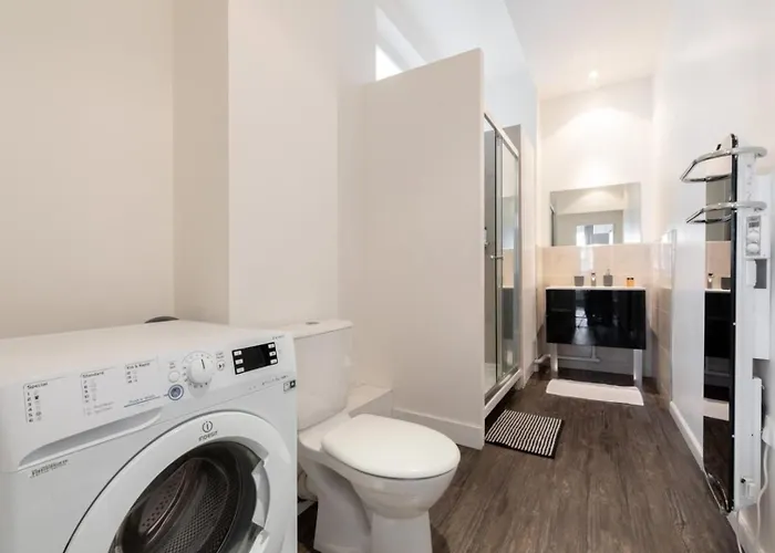 Vieux - Large Modern And Functional *