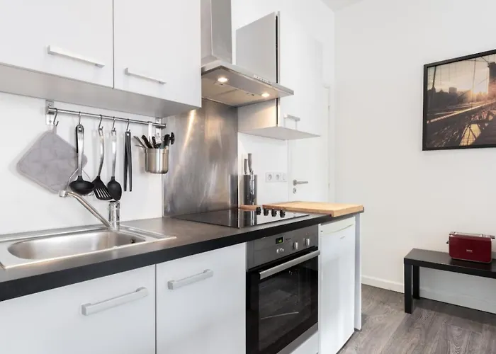 Vieux - Large Modern And Functional