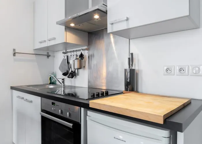 Vieux - Large Modern And Functional