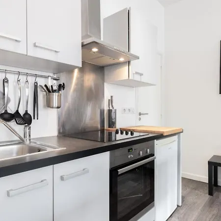 Vieux - Large Modern And Functional