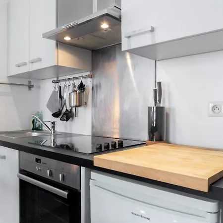 Vieux - Large Modern And Functional